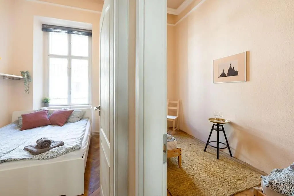 Free Parking Chain Bridge Home 4Ppl, 2Bdrm, Wifi, Smart Tv, Ac بودابست