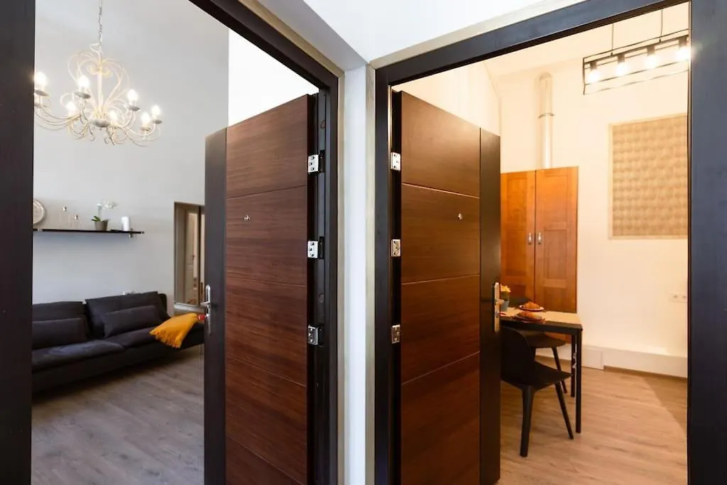 شقة Free Parking Chain Bridge Home 4Ppl, 2Bdrm, Wifi, Smart Tv, Ac بودابست