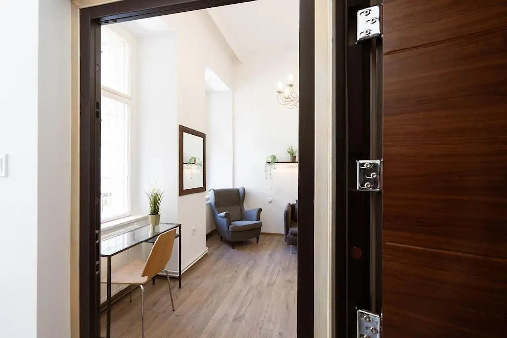 Free Parking Chain Bridge Home 4Ppl, 2Bdrm, Wifi, Smart Tv, Ac بودابست 0*,