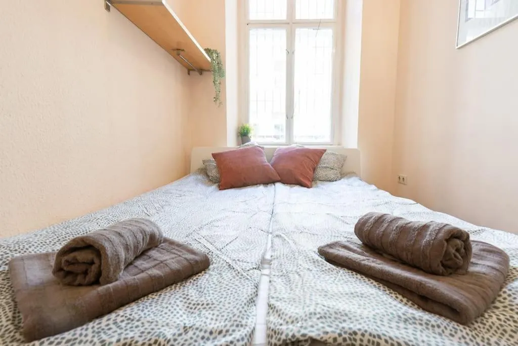 Free Parking Chain Bridge Home 4Ppl, 2Bdrm, Wifi, Smart Tv, Ac بودابست