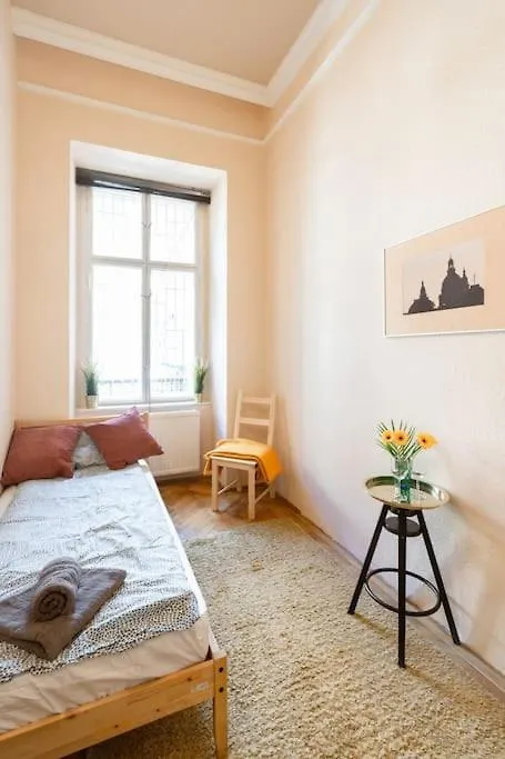 Free Parking Chain Bridge Home 4Ppl, 2Bdrm, Wifi, Smart Tv, Ac بودابست شقة