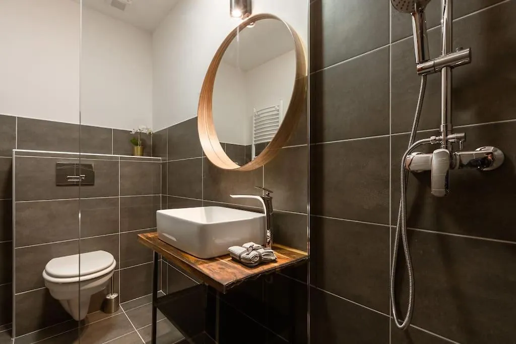 شقة Free Parking Chain Bridge Home 4Ppl, 2Bdrm, Wifi, Smart Tv, Ac بودابست المجر