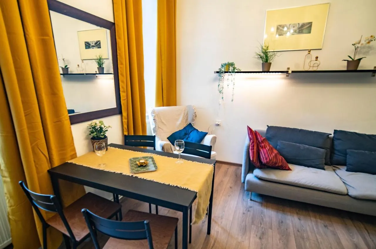 Free Parking Chain Bridge Home 4Ppl, 2Bdrm, Wifi, Smart Tv, Ac بودابست شقة